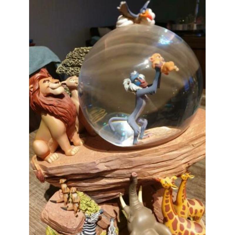 Lionking snowhlobe