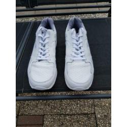 Nieuw in doos: Witte Fila schoenen maat 43