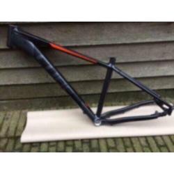Cube Attention 650B/27,5 Inch ATB Frame, Zwart/Rood, Nieuw