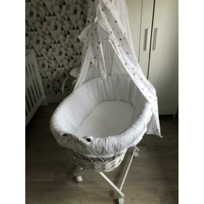 Babywiegje inclusief wieg lakens/deken/moltons/hoeslakens