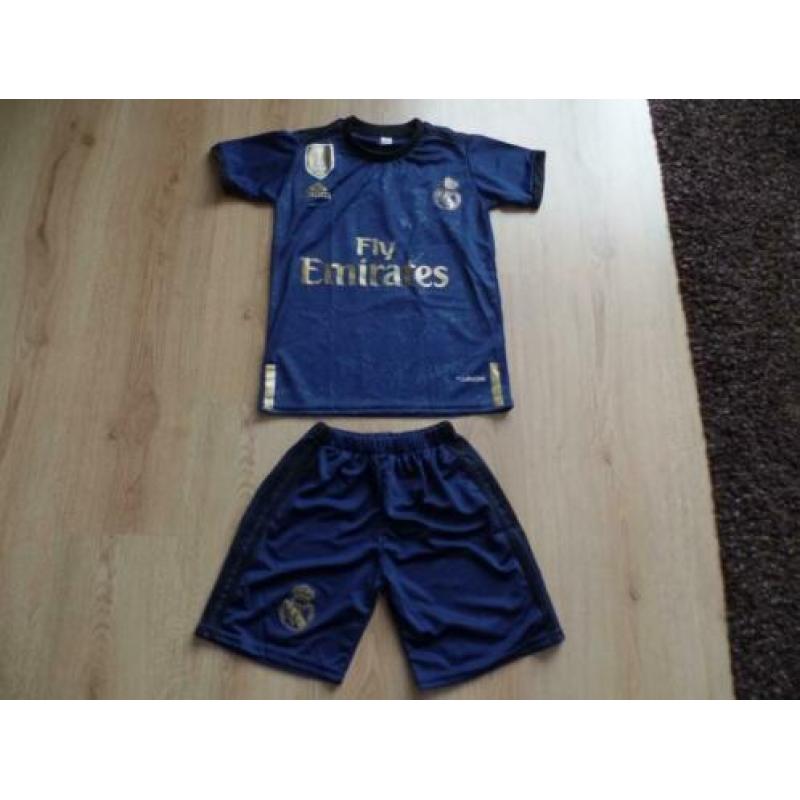 Nieuwe Voetbal set maat 134 shirt + korte broek Hazard