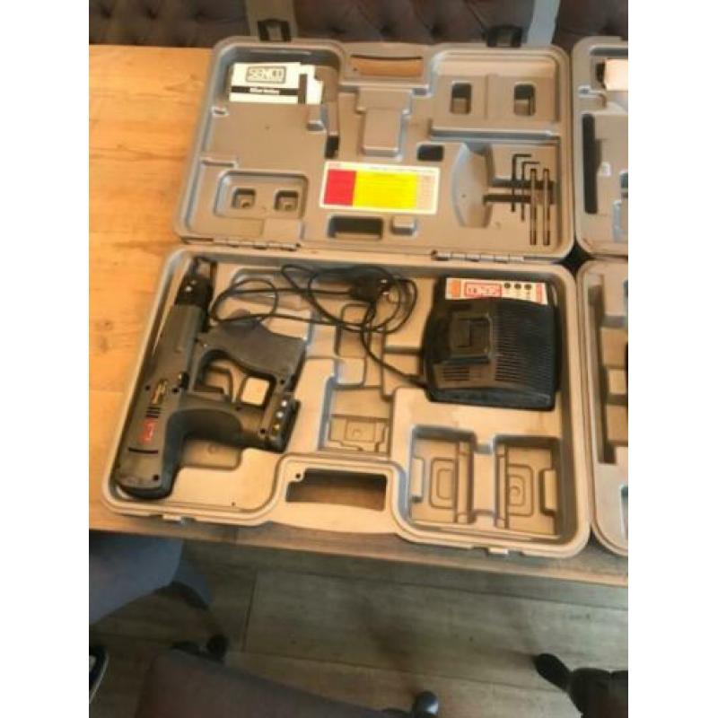 senco schroefmachine en senco spijkertacker