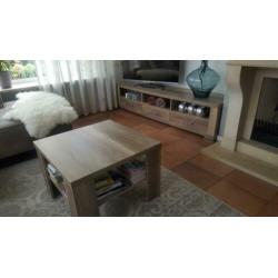 2 salontafels vierkant + dressoir
