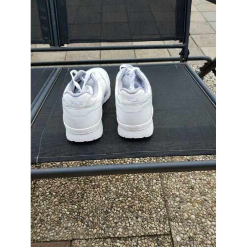 Nieuw in doos: Witte Fila schoenen maat 43
