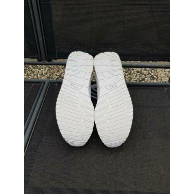 Nieuw in doos: Witte Fila schoenen maat 43
