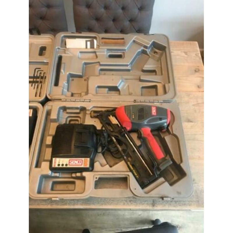 senco schroefmachine en senco spijkertacker