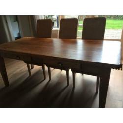 Mooie grenen tafel met 6 eetkamer stoelen