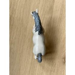Wit Schleich paard met grijze haren