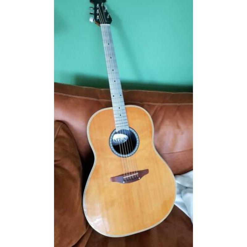 Ovation USA Luna Semi Akoestische Gitaar