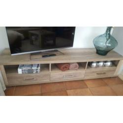 2 salontafels vierkant + dressoir