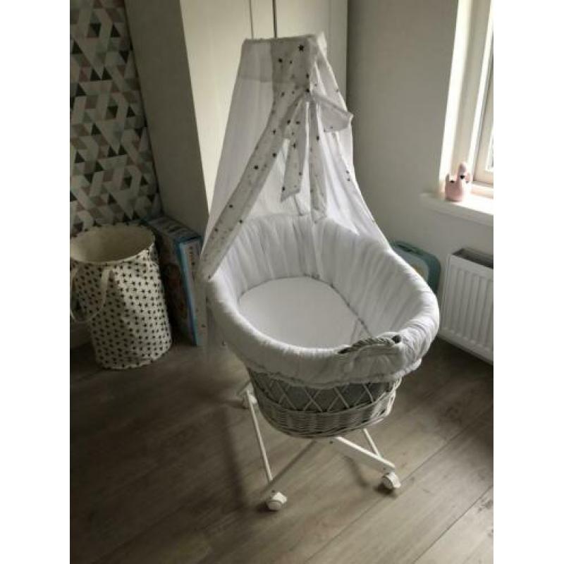Babywiegje inclusief wieg lakens/deken/moltons/hoeslakens