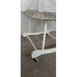 MPH 4008-2 Schitterende brocante wieg op wielen