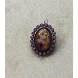 Jurk van rapunzel met broche/ ketting 3/4 jaar Nw