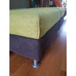 Zgan bijna niet gebruikte hockers 60x60x42cm lime/bruin.