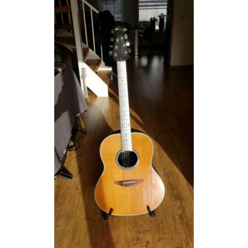 Ovation USA Luna Semi Akoestische Gitaar