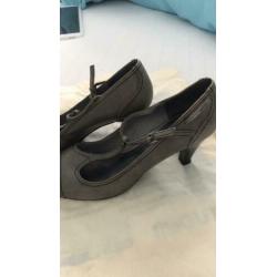 Taupe kleurige pump, maat 39