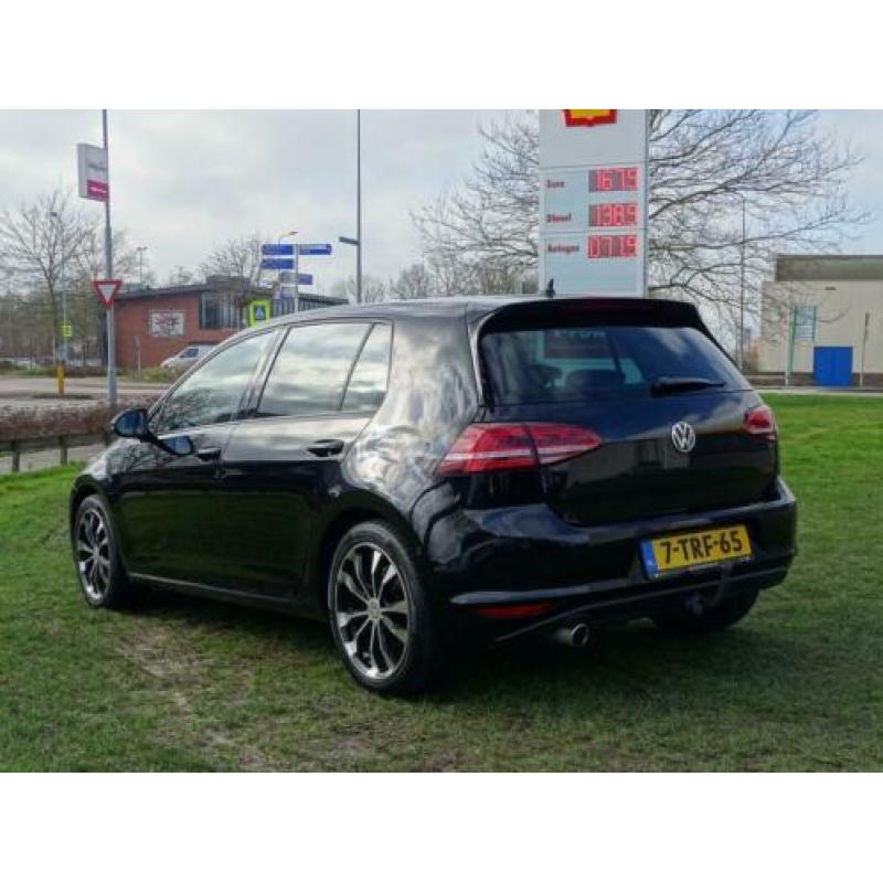 Volkswagen Golf 1.6 TDI Edition BlueMotion - 6-Bak, Navigati