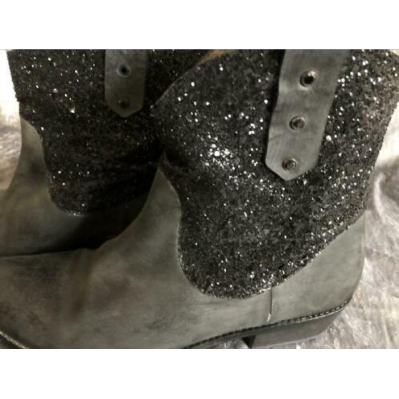 Zwarte leren cowboylaarsjes met glitter Mt 41