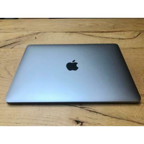 Zeer nette Apple Macbook 256 GB (2015) + hoes
