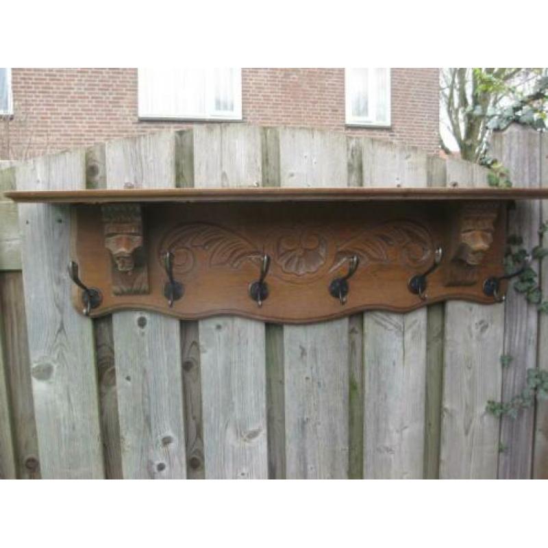 Mooie oude kapstok met leeuwenkoppen en 6 koperen haken