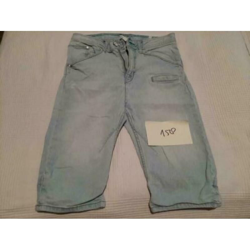 Te koop 3 korte broeken jongens maat 158
