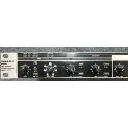 Behringer crossover CX 2310