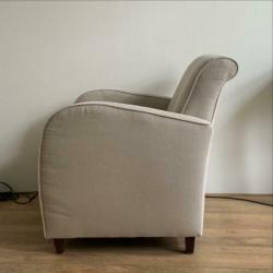 2 beige stoelen