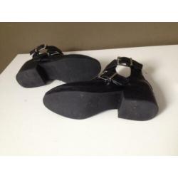 zwart+zilverkleur gesp open half hoge schoen mt 37 pull&bear