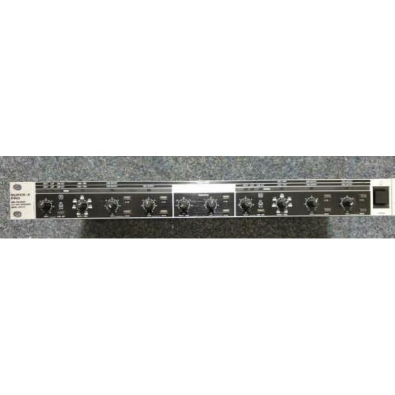 Behringer crossover CX 2310