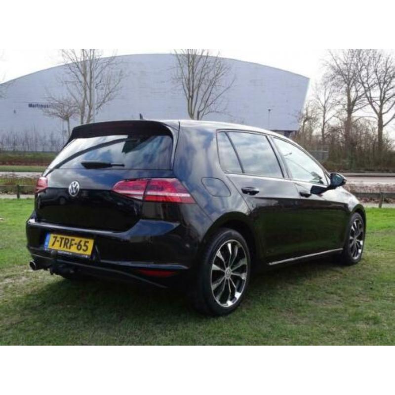 Volkswagen Golf 1.6 TDI Edition BlueMotion - 6-Bak, Navigati