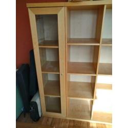 Te koop ikea kast 3 delig houten kast met vitrine deur.