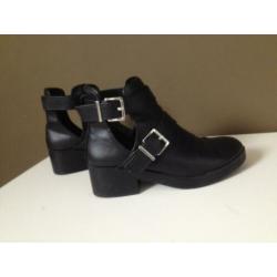 zwart+zilverkleur gesp open half hoge schoen mt 37 pull&bear