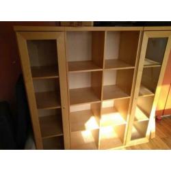 Te koop ikea kast 3 delig houten kast met vitrine deur.