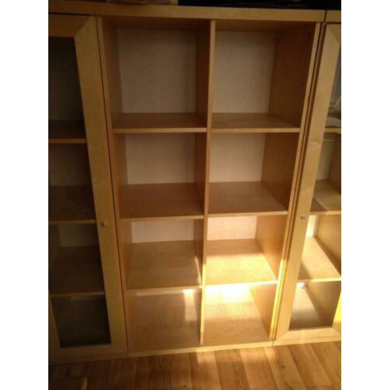 Te koop ikea kast 3 delig houten kast met vitrine deur.
