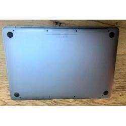 Zeer nette Apple Macbook 256 GB (2015) + hoes