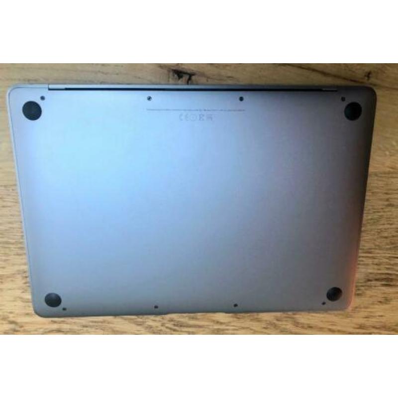 Zeer nette Apple Macbook 256 GB (2015) + hoes