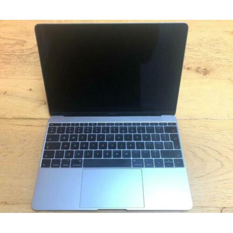Zeer nette Apple Macbook 256 GB (2015) + hoes