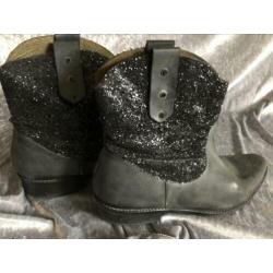 Zwarte leren cowboylaarsjes met glitter Mt 41