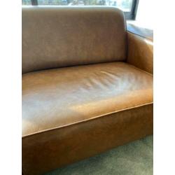 Kunstlederen congac 2.5 zits bank incl Hocker