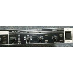 Behringer crossover CX 2310