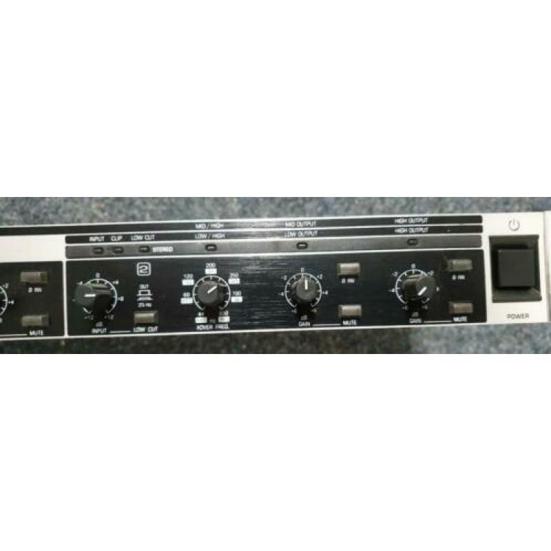 Behringer crossover CX 2310