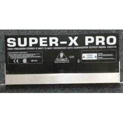Behringer crossover CX 2310