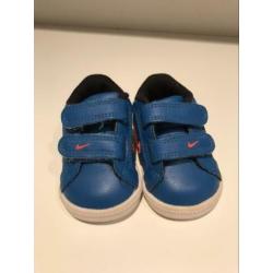 Nike babyschoentjes maat 17