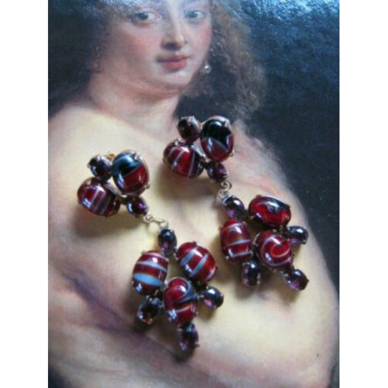 Oude Czech oorbellen, handgemaakt, stekers, aubergine
