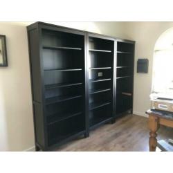 3 Hemnes zwart bruine boekenkasten