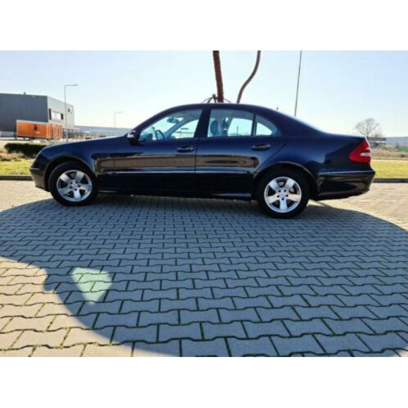 Mercedes E-Klasse 3.2 E320 Sedan AUT 2002 Blauw