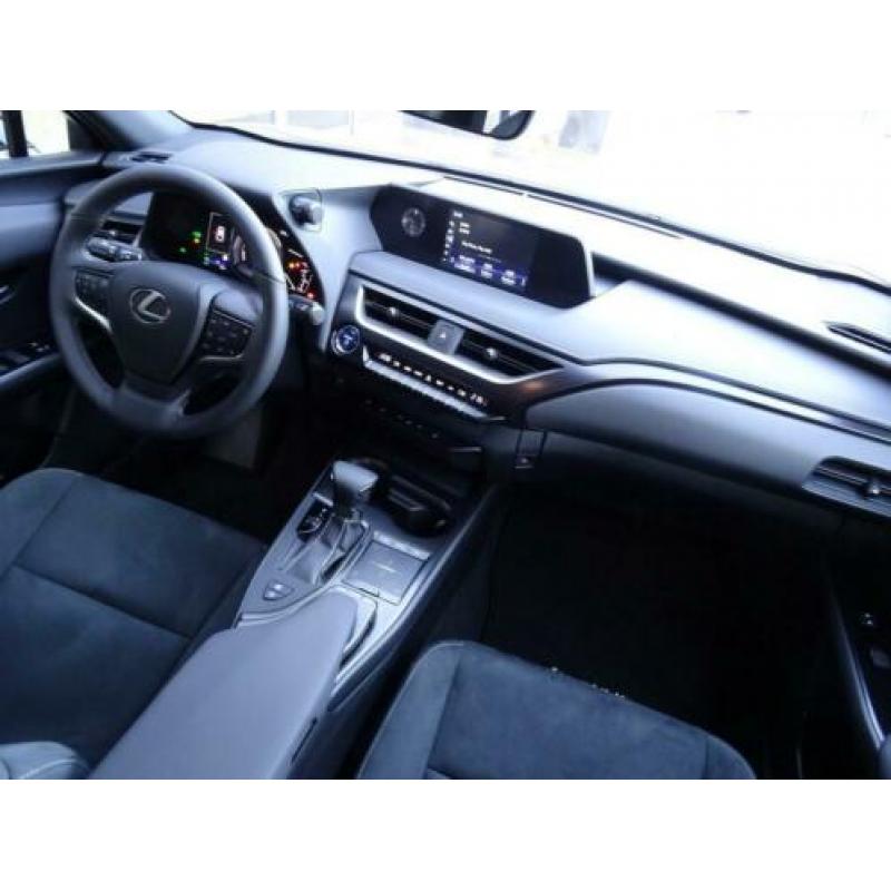 Lexus UX 250h First Edition ACTIE / 1.000,- EXTRA INRUIL / A