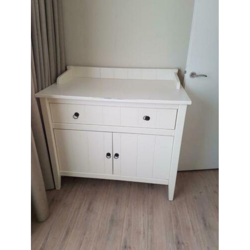 Te koop ledikant lattenbodem incl matras en commode