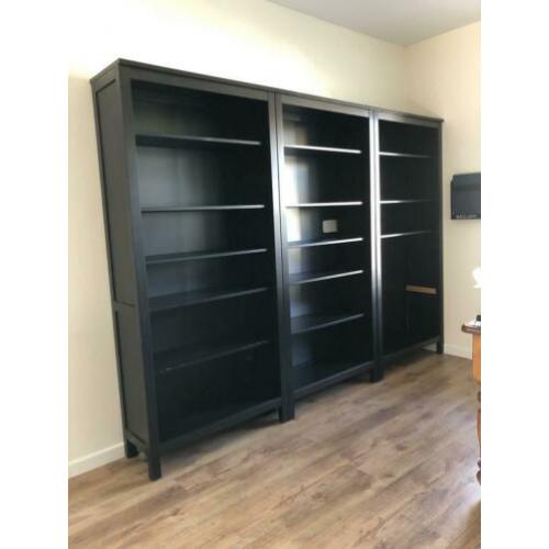 3 Hemnes zwart bruine boekenkasten