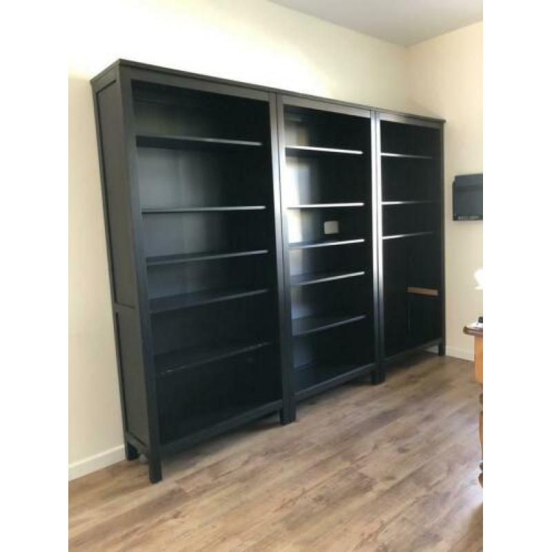 3 Hemnes zwart bruine boekenkasten